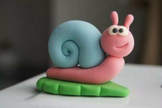 /Files/kak-sdelat-figurki-i-podelki-iz-ljogkogo-plastilina-pojetapno.jpg